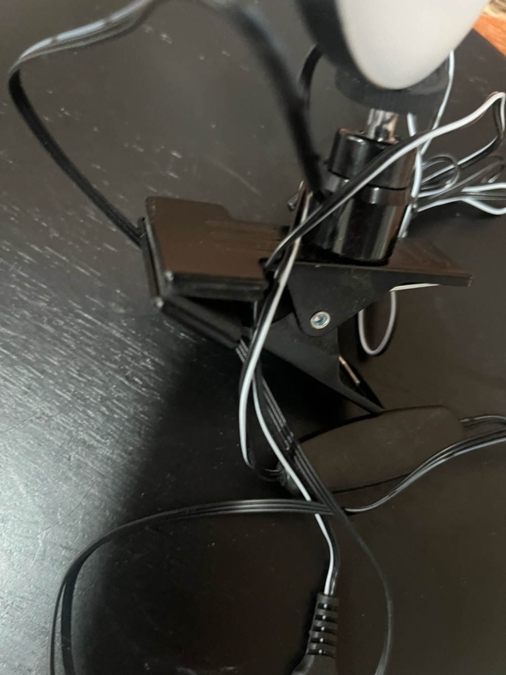 Small White LED Ring Light with‎ Clip - Picture 6 of 6